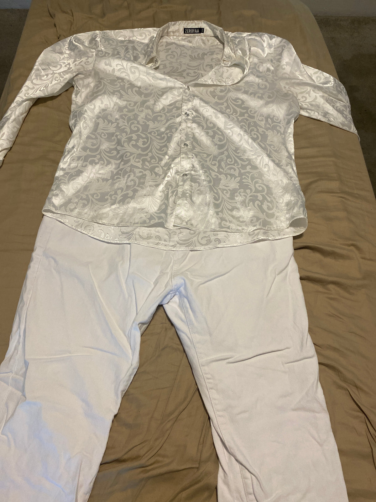 Fancy white jean and dress shirt ‘fit